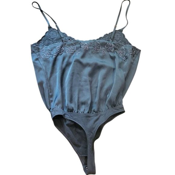 NWT Abercrombie & Fitch Bodysuit Women's XS Forest Green Embroidered Satin Tank - Picture 2 of 5